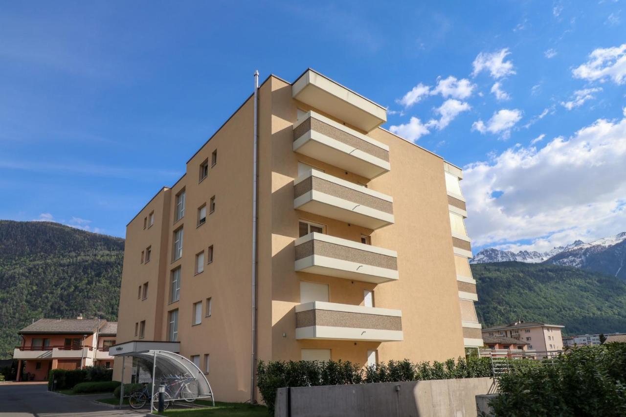 Modern Apartment Close To Martigny Train Station Exterior photo