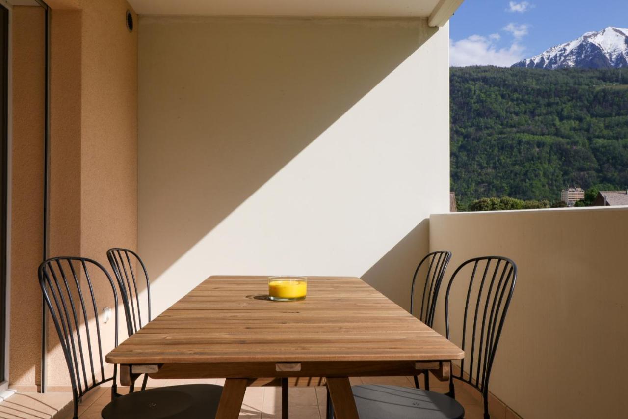 Modern Apartment Close To Martigny Train Station Exterior photo