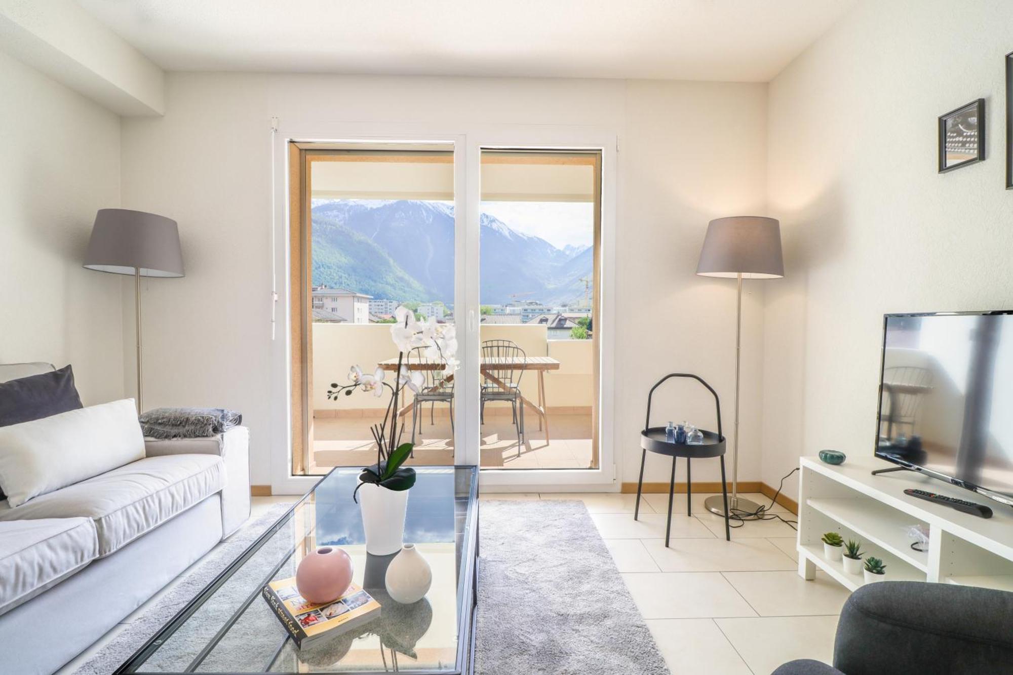 Modern Apartment Close To Martigny Train Station Exterior photo